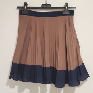 FOREVER 21 tan beige and navy pleated skirt lined Med.